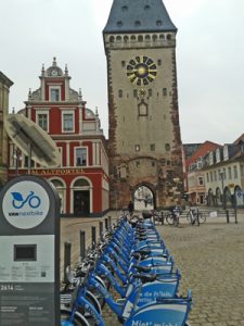 Altpörtel mit Leihrädern - einfach per Smartphones buchen - aufsteigen und losfahren!